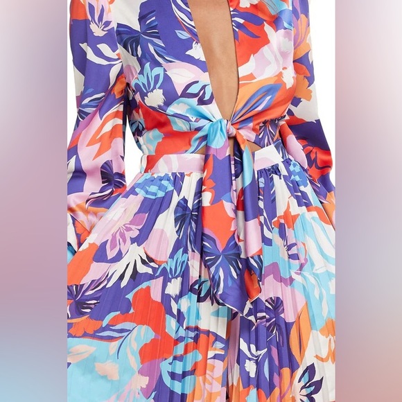 FLORAL PRINT PALAZO PLEATED JUMPSUIT - Picture 3 of 5